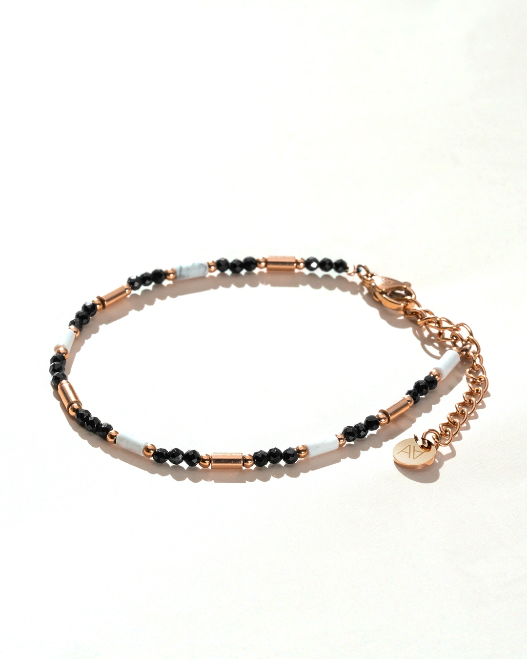 Packshot Bracelet Tourmaline Noire et Howlite  Moneglia